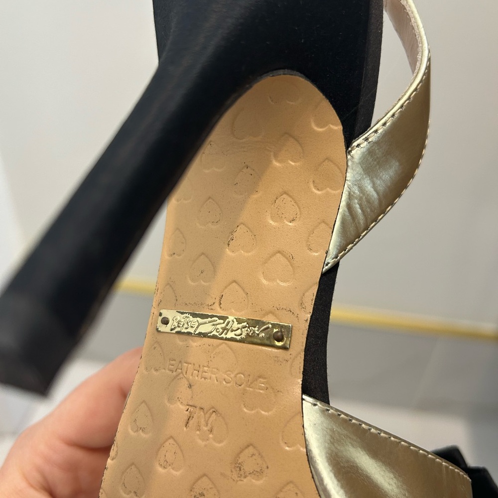 Betsey Johnson Black Bow Slingback Heels Gold Platform Leopard Insole Size 7 - Picture 8 of 8